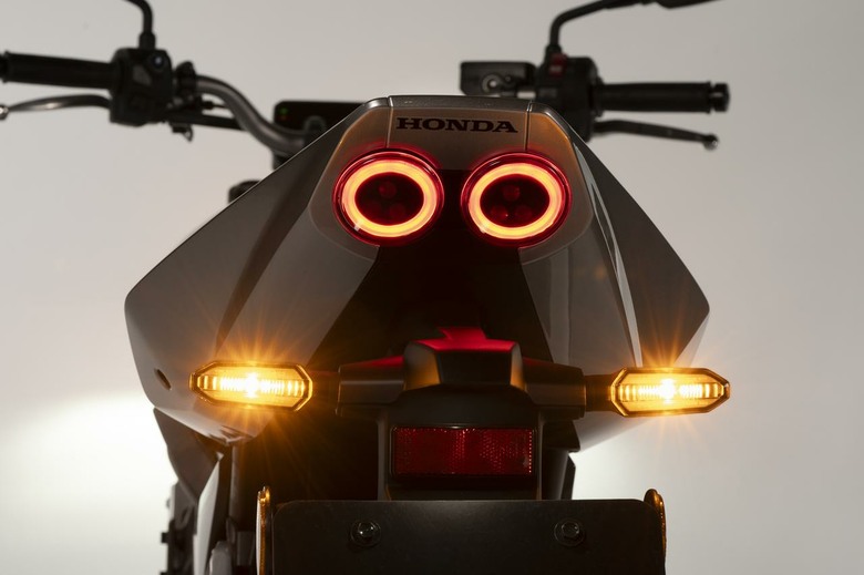 點我看大圖 【海外新訊】傳奇回歸,HONDA 東京摩托車發表 CB400/CB400 R SUPER FOUR E-Clutch Concept。