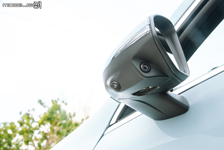 駕著 Mercedes-Benz 全新 CLA 180 來趟台南之旅｜拍攝景點分享，超乎預期的油電動力發揮！