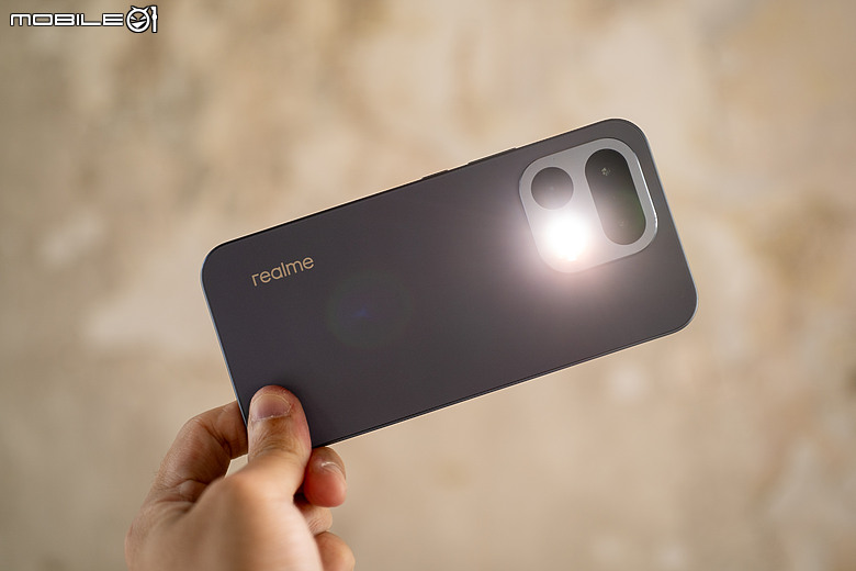 realme 16 Pro 5G 體驗|坐擁大電量與 AI 創作優勢的中階人像機!