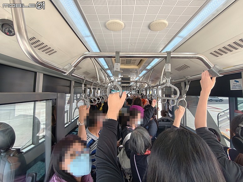 中華航空 CI057 桃園&rArr;墨爾本、CI054 布里斯本&rArr;桃園、澳洲國內線 維珍航空 VA827 墨爾本&rArr;雪梨、VA511 雪梨&rArr;黃金海岸，以及東澳四城之四座機場 — 2026東澳洲四大城巡遊之航空行程段