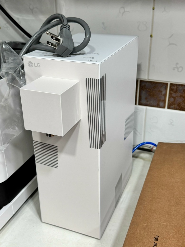 一台美型又全能的飲水機開箱分享 - LG PuriCare™ 淨水 Bar 桌上型瞬熱飲水機 WD210MN By 甜的蛤仔肉