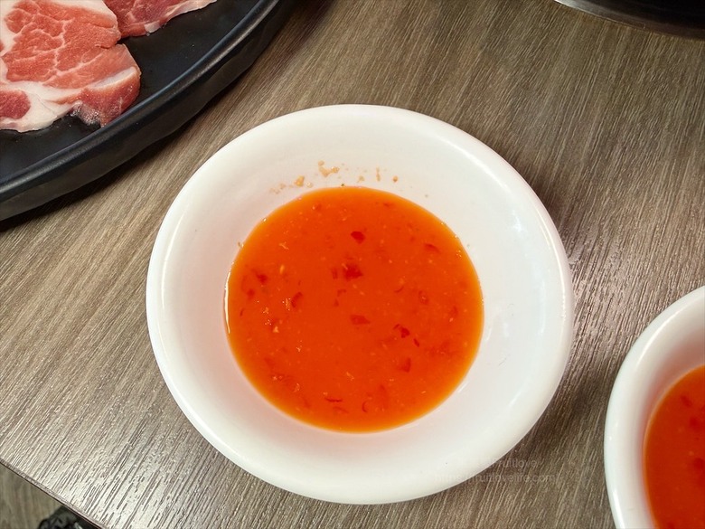 獨家泰式醬料,道地泰式火鍋、銅盤烤肉,自助吧吃到飽,好吃又美味