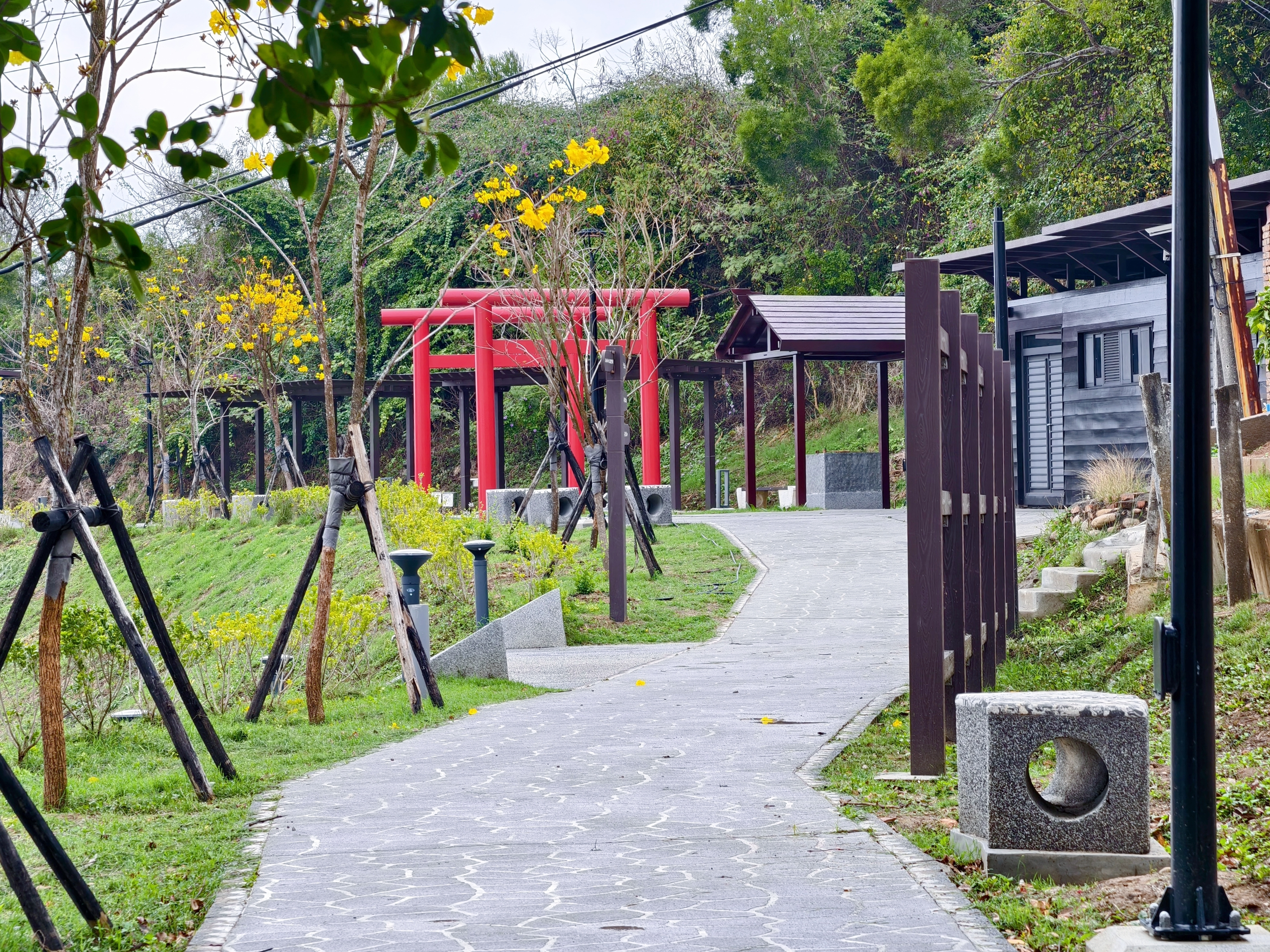 一點點日本味的通霄神社｜好好的約會，怎麼就變成雙人進香團了？