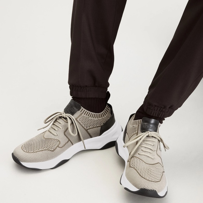點我看大圖 針織鞋:Berluti Shadow Sneaker vs. Brunello Cucinelli Knit Runner
