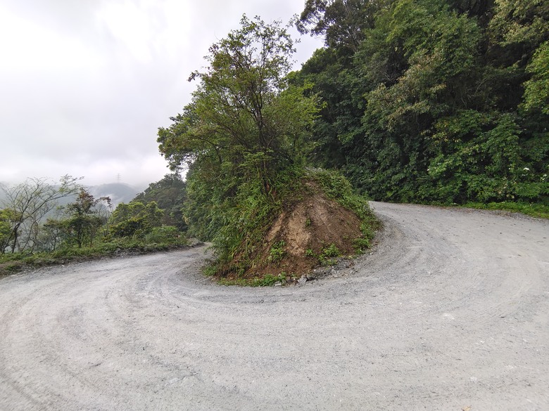 背著書包去越野--白米甕林道台泥大白山礦路