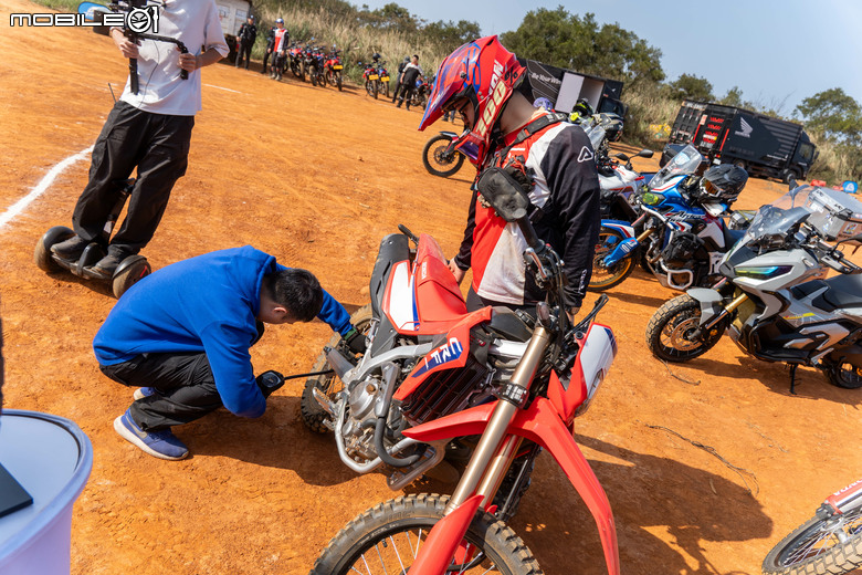 Honda Motorcycle 百位車主齊聚，硬漢英雄會看你有多硬，我在塔克越野場摔車翻了兩圈半！