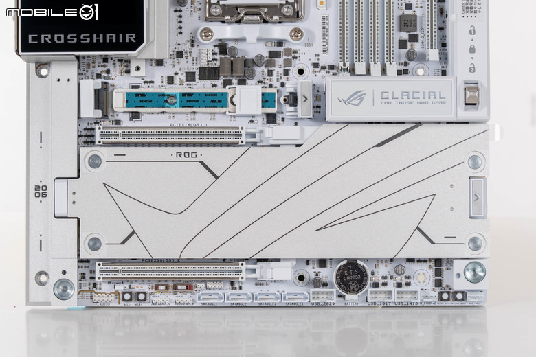 ROG CROSSHAIR X870E GLACIAL 主機板開箱實測 不光配置性能頂尖 更具備雙 10 GbE 海量高速傳輸