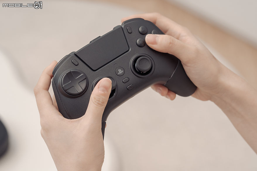 Razer Raiju V3 Pro for PS5 體驗報告｜原廠控制器的最佳升級方案？！