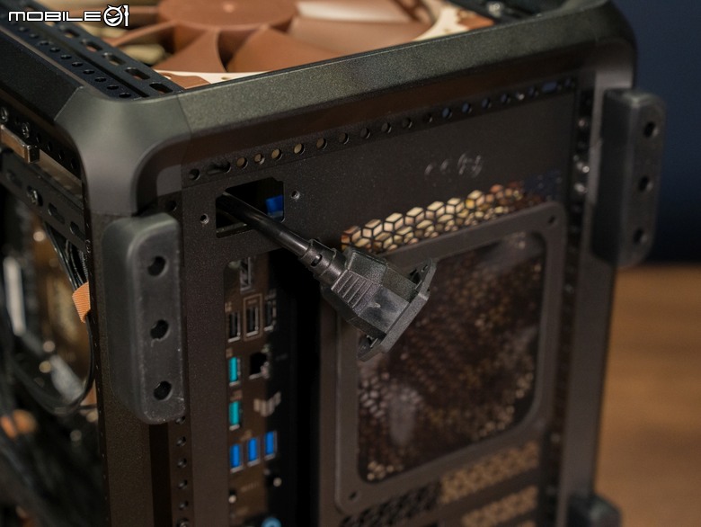 信仰滿載!酷碼 MasterFrame 400 Mesh ft. Noctua NF-A20