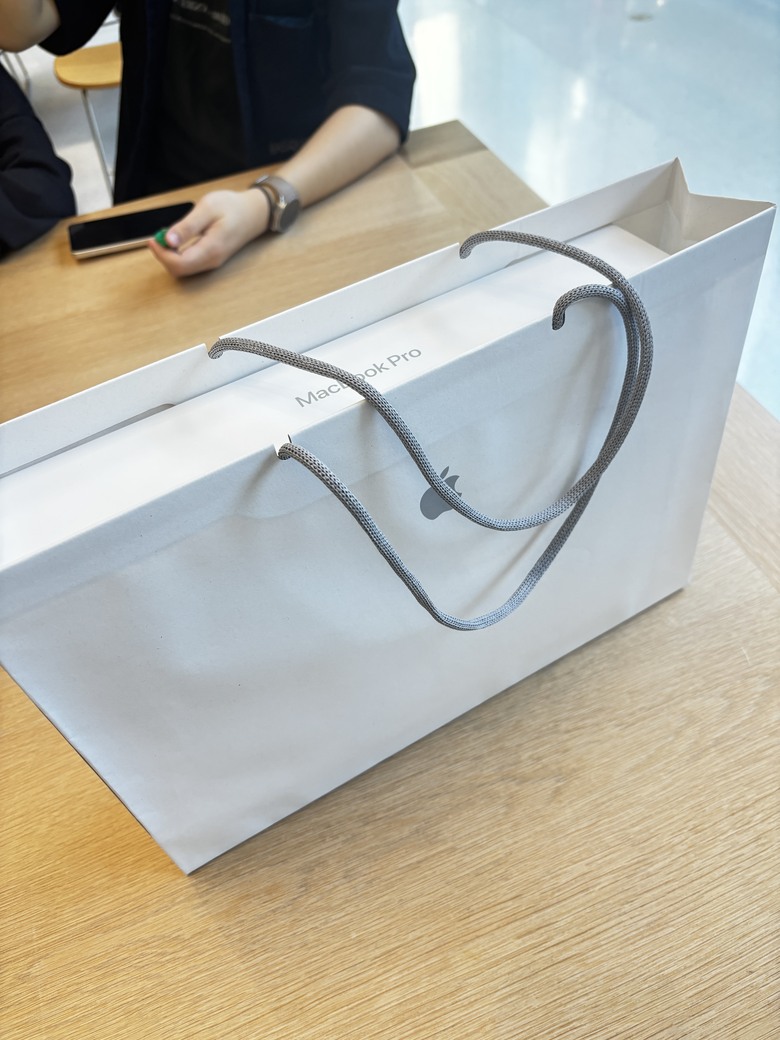 點我看大圖 2026 港版 14" MacBook Pro M5 微開箱