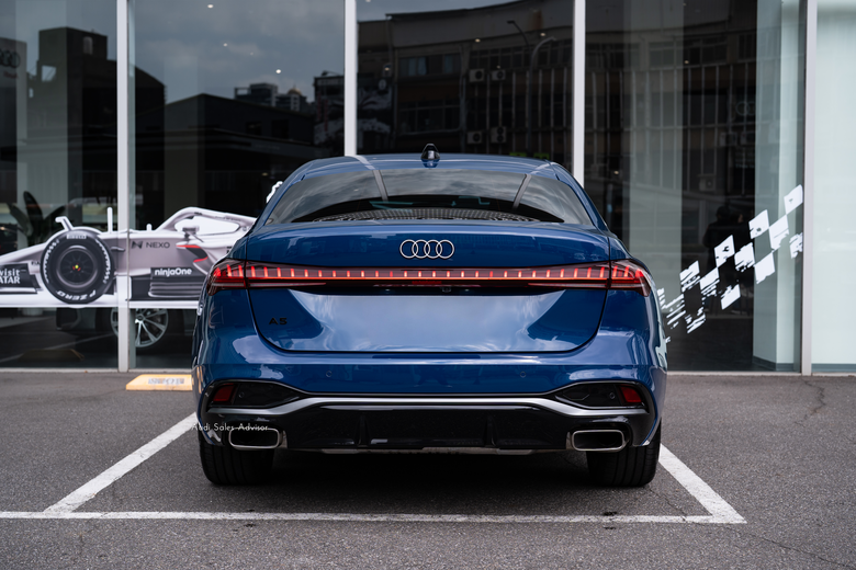 交車分享｜Audi A5 Sedan TFSI 110kW S line｜金屬星夜藍・Ascari Blue Metallic・9W