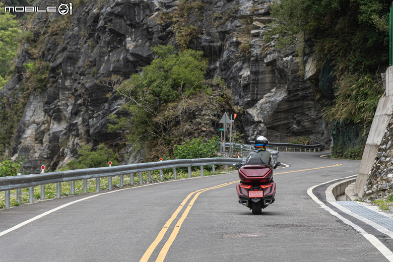 HONDA Goldwing 1800 DCT ABS試駕｜六缸奏鳴，是神性的演繹