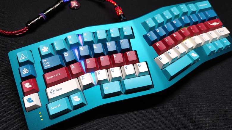 客製化鍵盤組裝套件 QwertyKeys Neo Ergo 開箱