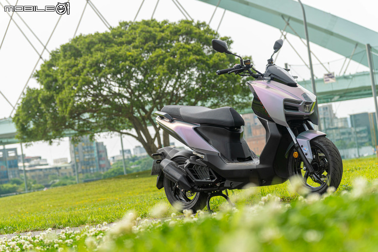 點我看大圖 SYM MMBCU 試駕|當曼巴變「雷蛇」,注入電驅 ZRSG 3.0 的劇毒進化!