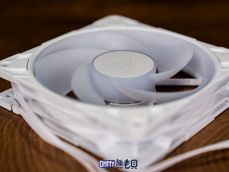 Arctic MX-7 新款耐久型高性能散熱膏 & P12 Pro Reverse A-RGB 反向扇葉風扇
