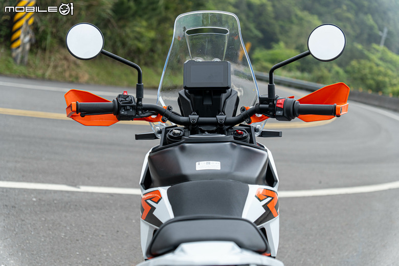 點我看大圖 KTM 390 Adventure R 試駕|橘火燎原,笑傲千山!