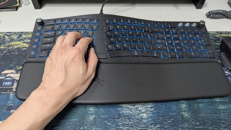 Razer Pro Type Ergo 人體工學鍵盤 開箱