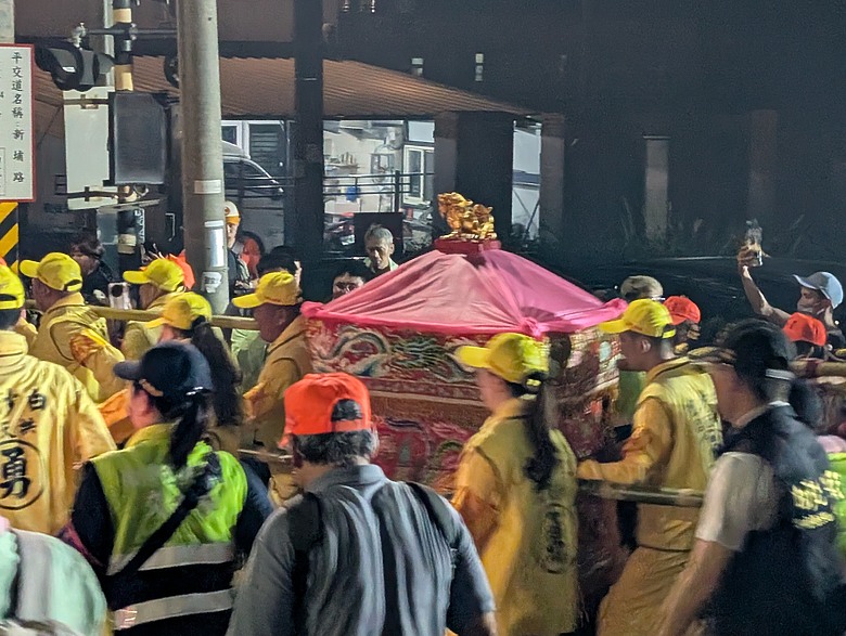 點我看大圖 2026 進香大白 白沙媽進香 地表最強的散步之旅 熱血熬夜12小時