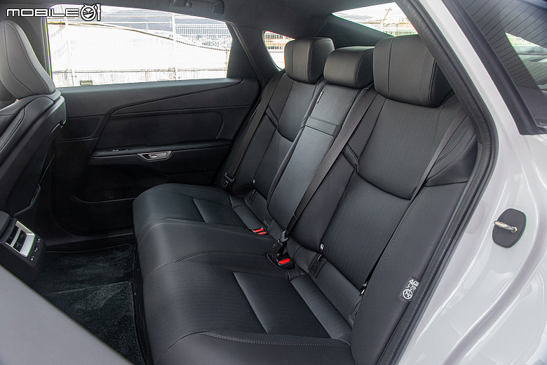 Lexus ES 500e 大改款試駕｜瑕不掩瑜的進化，用誠意再戰市場！