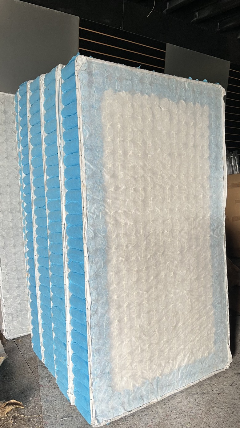 【開箱】MIT 床墊工廠「二度焠火」獨立筒？品牌床墊代工源頭！可以拉開看內材的台南床墊門市｜歐寶床墊