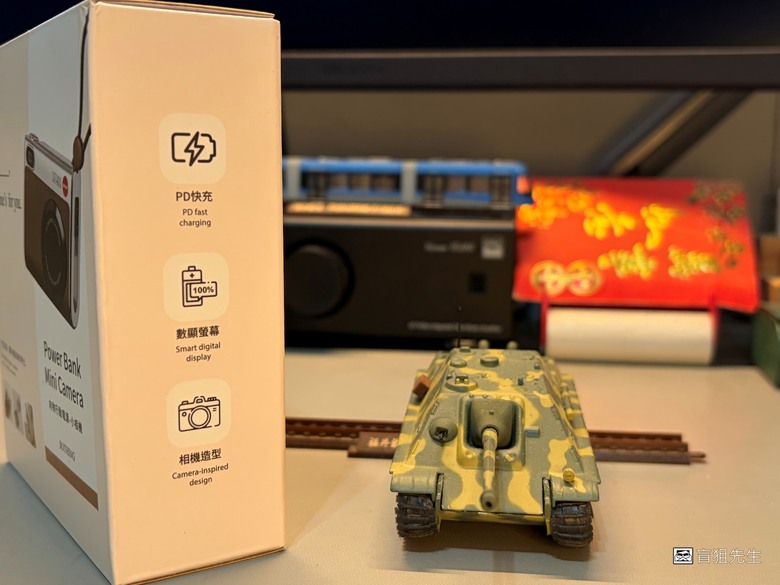 【盲狙小短篇】SOTHING迷你相機充電器 | 隨身攜帶可上飛機的充電小物，電池壽命到還可繼續當擺飾
