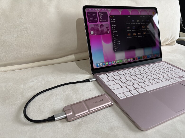 開箱 MacBook Neo 姻粉色 256GB 台灣公司貨 4/24