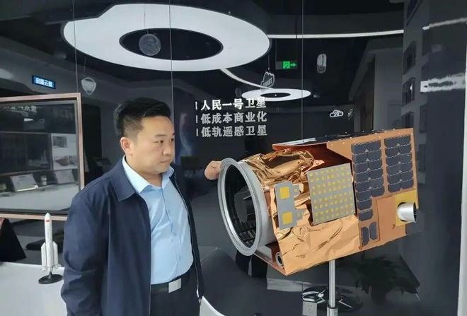 中國太空專家先是說美國阿提米絲2號一定失敗 回來說是攝影棚裡造假的
