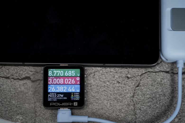 【開箱測試】Xiaomi 磁吸支架行動電源 10000 7.5W ｜磁吸、支架、自帶線一次到位