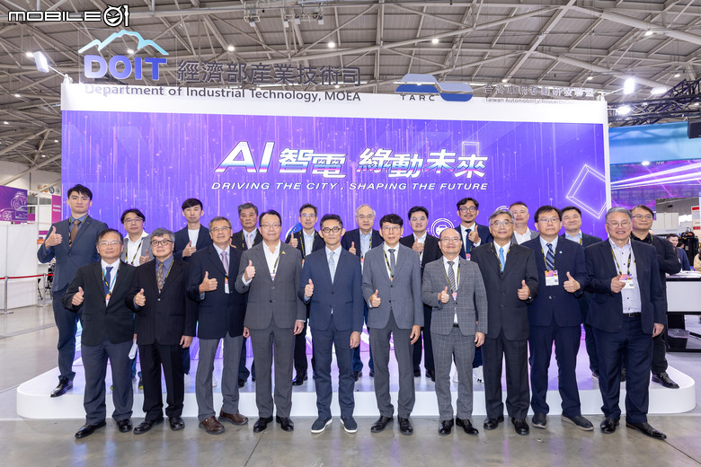 【採訪】大秀AI座艙與城際氫能大巴，經濟部TARC主題館於台北國際車用電子展登場！