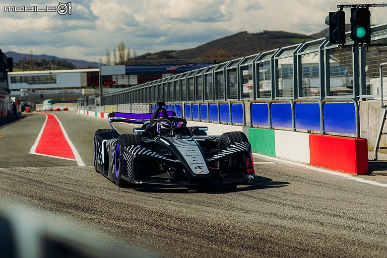 【海外新訊】迎接Gen4世代，性能全面升級 ，Porsche推出975 RSE Formula E賽車！