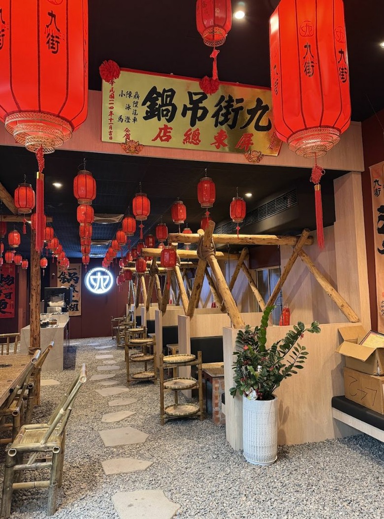 屏東火鍋一條街必吃|九街吊鍋紅蟳薑母鴨+胡椒豬肚鴛鴦鍋也太猛|私房肉燥飯超有誠意