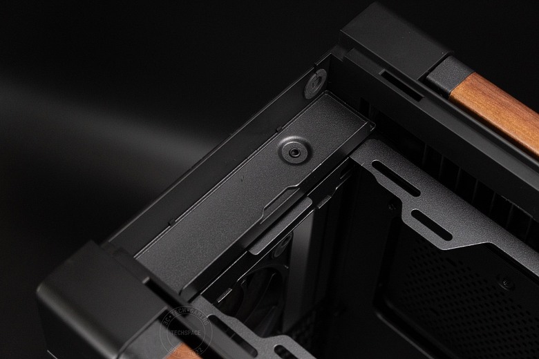 告別桌面冷冰器、ASUS ProArt PA602 胡桃木透側版現代黑款機殼開箱，用天然原木打造最美創作神機！