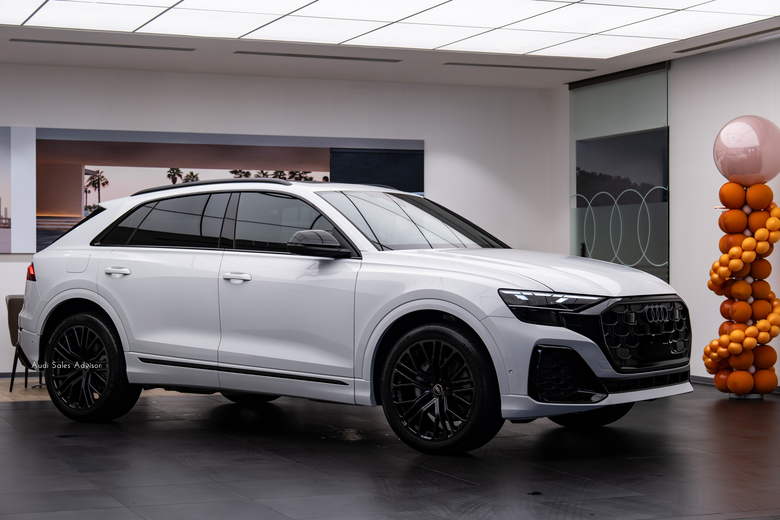 交車分享｜Audi Q8 55 TFSI quattro S line｜帶來幸福故事的小媒人，是毛孩