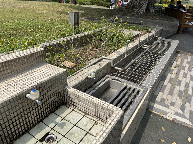 「 兩 鐵 列 車 」 騎 遊 高 雄 果 嶺 自 然 公 園