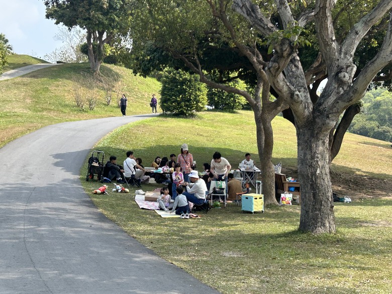 「 兩 鐵 列 車 」 騎 遊 高 雄 果 嶺 自 然 公 園