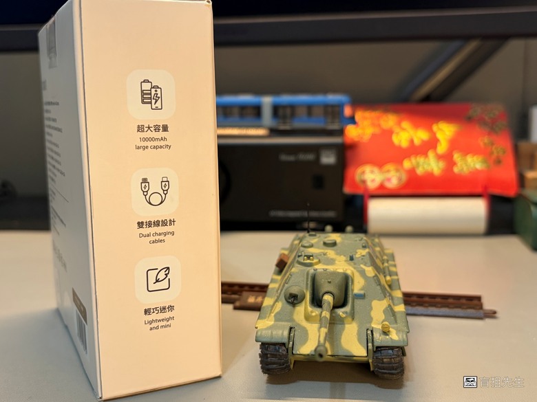 【盲狙小短篇】SOTHING迷你相機充電器 | 隨身攜帶可上飛機的充電小物，電池壽命到還可繼續當擺飾