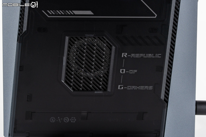 ROG GR70 小型電競桌機開箱實測 搭配最強 AMD 9955X3D 處理器的迷你巨人