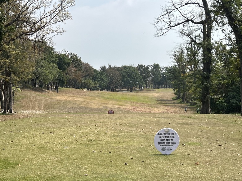 「 兩 鐵 列 車 」 騎 遊 高 雄 果 嶺 自 然 公 園