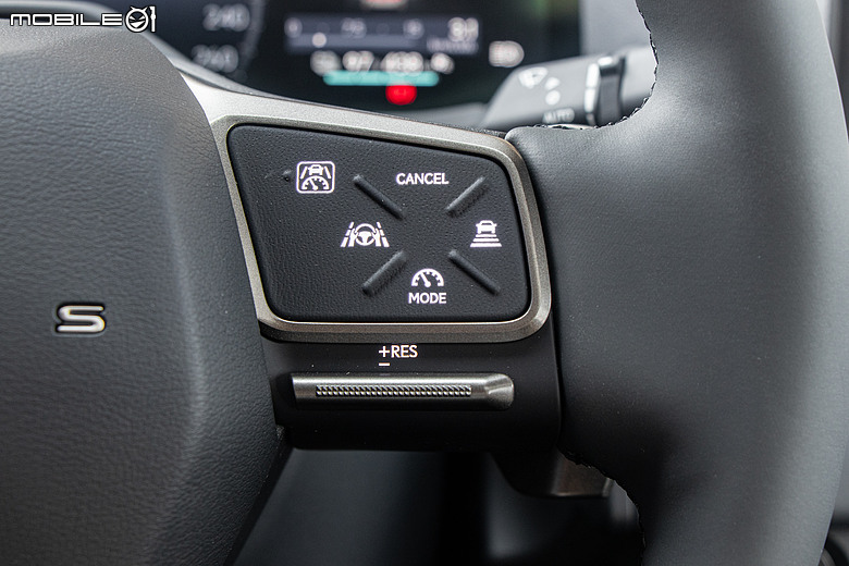 Lexus ES 500e 大改款試駕｜瑕不掩瑜的進化，用誠意再戰市場！