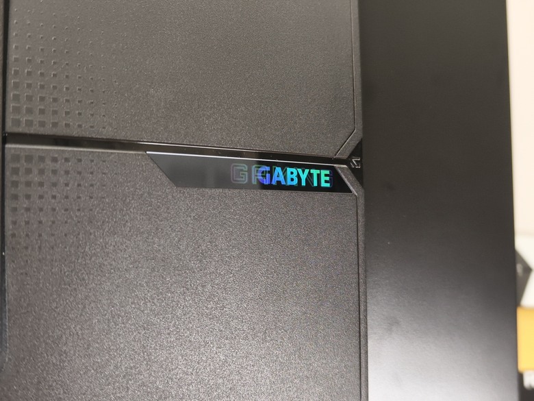 [開箱] 2K更有性價GIGABYTE MO27Q28G QD-OLED/280Hz