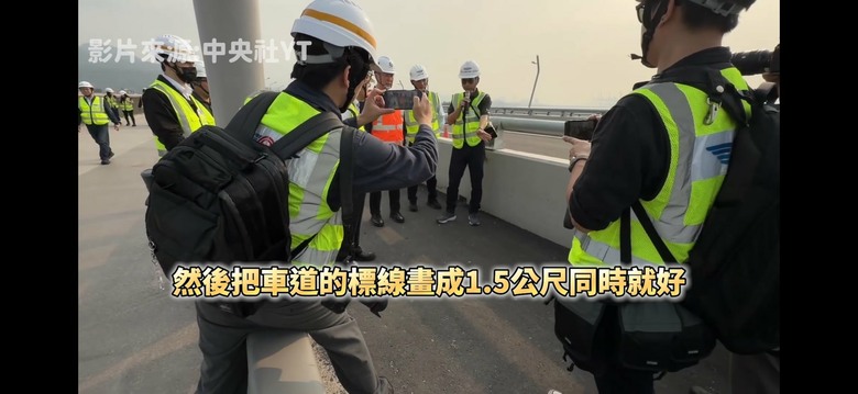 淡江大橋機車實地走訪，機車道窄成這樣到底給誰騎？