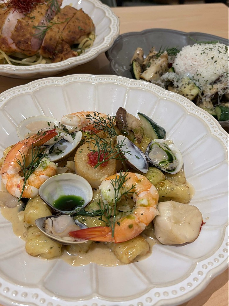 台北士林美食】花嶼輕食館必吃！北海道干貝麵疙瘩＋剝皮辣椒雞麵