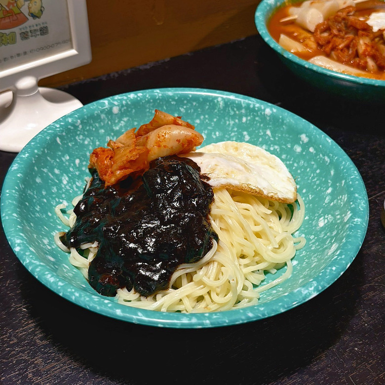 【台南美食】韓湘辣年糕：韓式料理竟然不用100元？炸醬麵＋拉波奇開箱