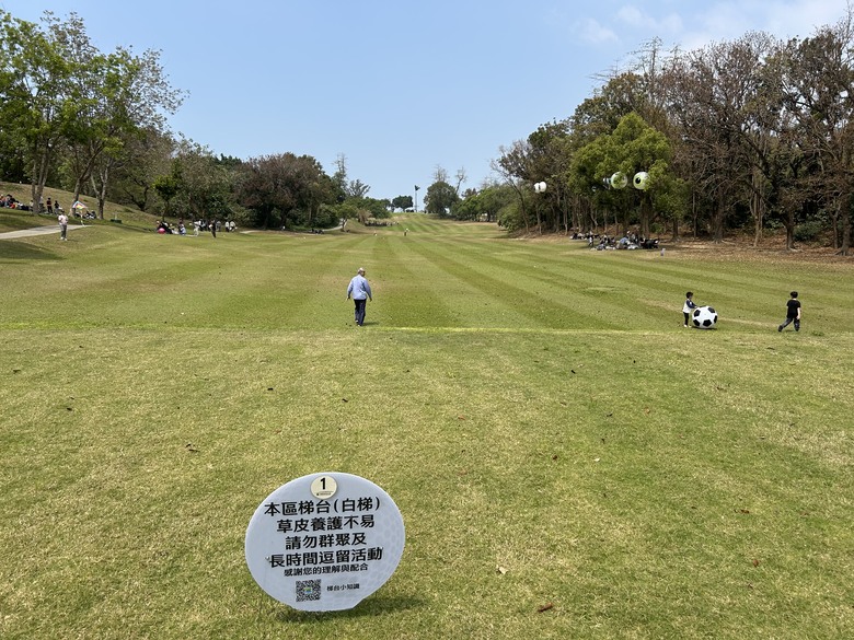 「 兩 鐵 列 車 」 騎 遊 高 雄 果 嶺 自 然 公 園