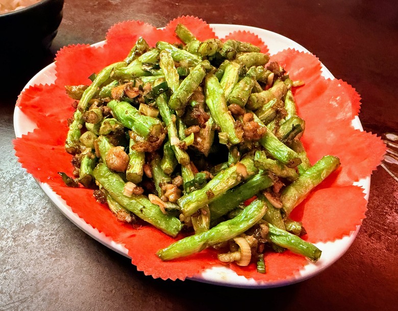 台北東區熱炒推薦｜完鍋子熱炒：150道菜+白飯吃到飽！高CP值聚餐＋包廂KTV一次滿足