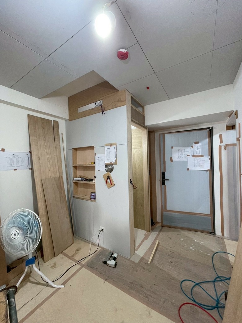 【開箱】高雄兩房兩廳小宅｜中島一桌兩用＋格柵隱形門收納