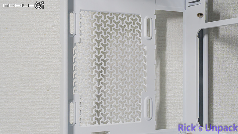【開箱】緊湊卻擴充性十足 | CORSAIR 3200D RS ARGB WHITE