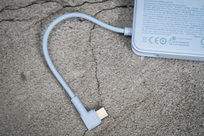 【開箱測試】Xiaomi 磁吸支架行動電源 10000 7.5W ｜磁吸、支架、自帶線一次到位