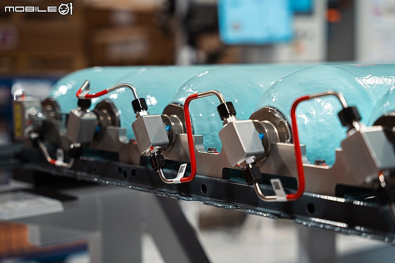 【海外新訊】BMW 新世代高壓儲氫罐亮相，2028 年將搭載於 iX5 Hydrogen 並擁有 750 公里續航力！