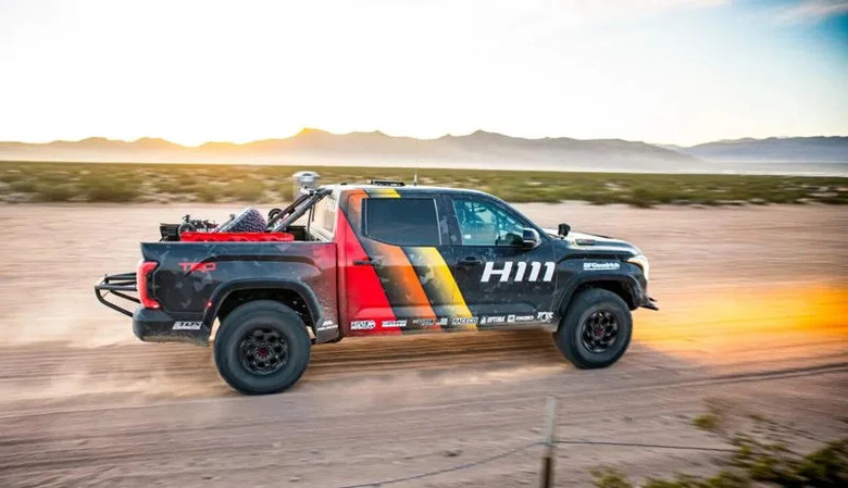 Toyota耐用神話再次驗證 里程超過10萬英里的Tundra Hybrid成功挑戰沙漠越野賽事!